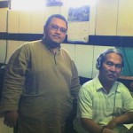 Umar Abdullah berfoto bersama Pak Samba, Penyiar Radio Citra FM Sumedang