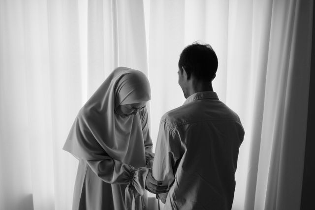 2 Batasan Bermesraan dengan Istri Ketika Haid